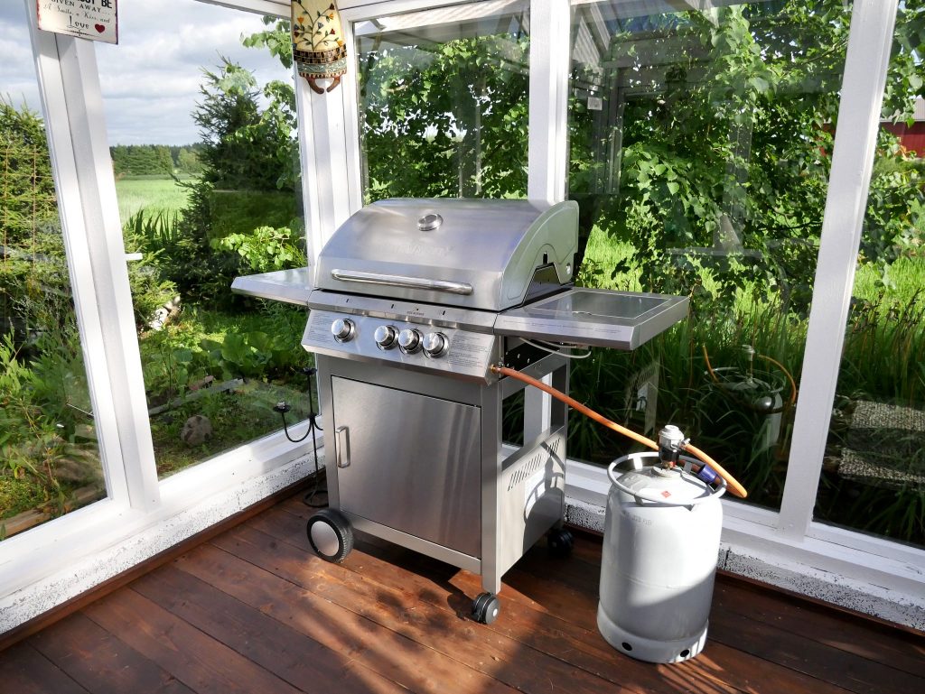 Weber-Grill-E330-overview-OnTheGas-on-the-gas