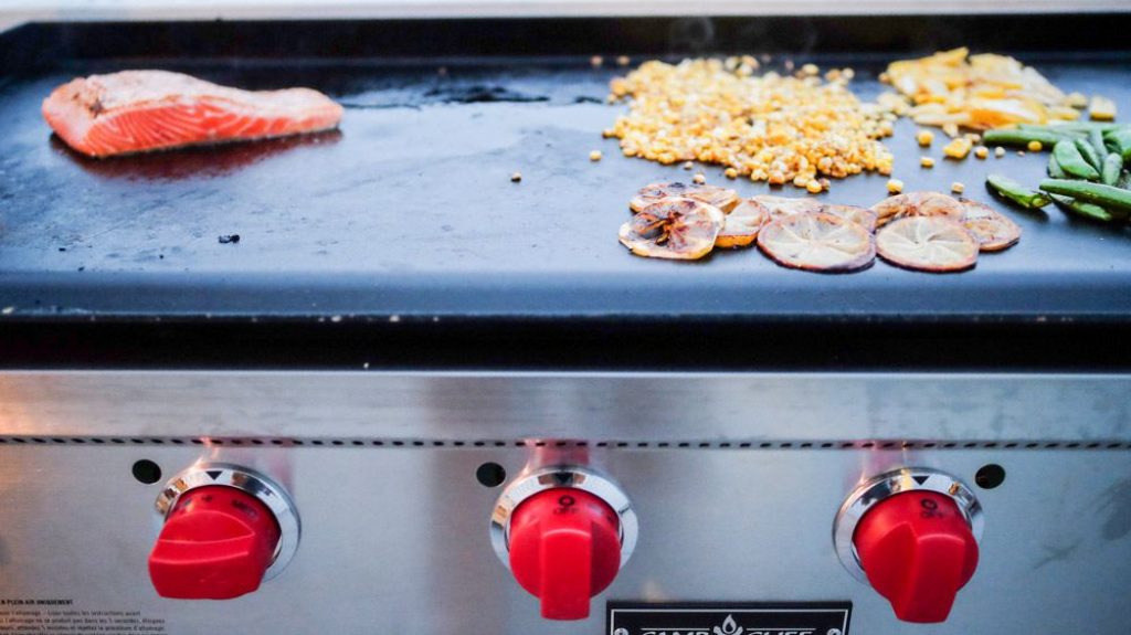 5 Best Outdoor Griddles for Maximum Convenience and Versatility (Summer 2022)