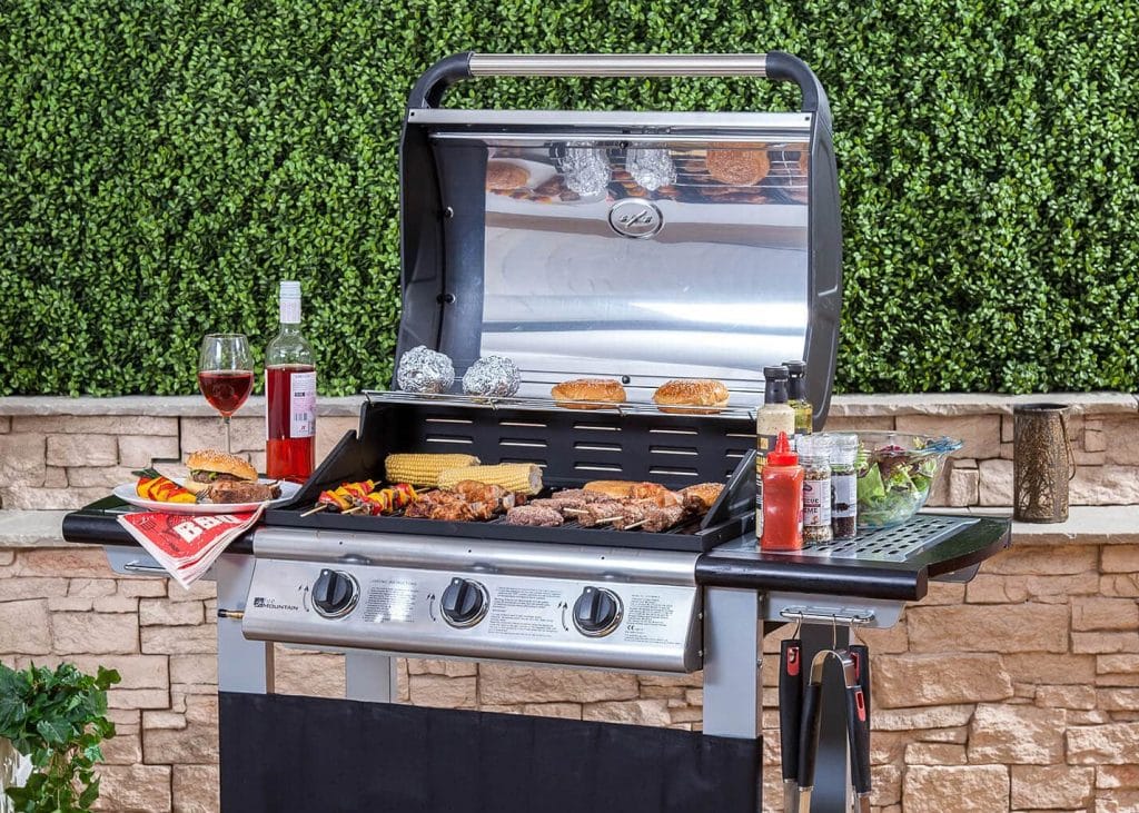 6 Best 3-Burner Gas Grills – Reviews and Buying Guide (Summer 2022)