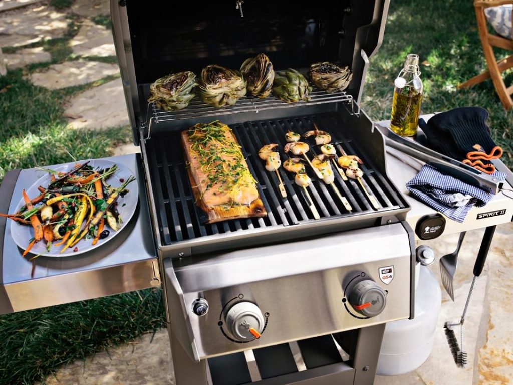6 Best Natural Gas Grills for the Juiciest BBQs (Winter 2023)