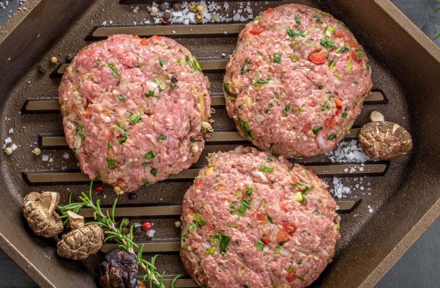 8 Best Meat Brands for Making Tasty and Juicy Burgers (Summer 2022)